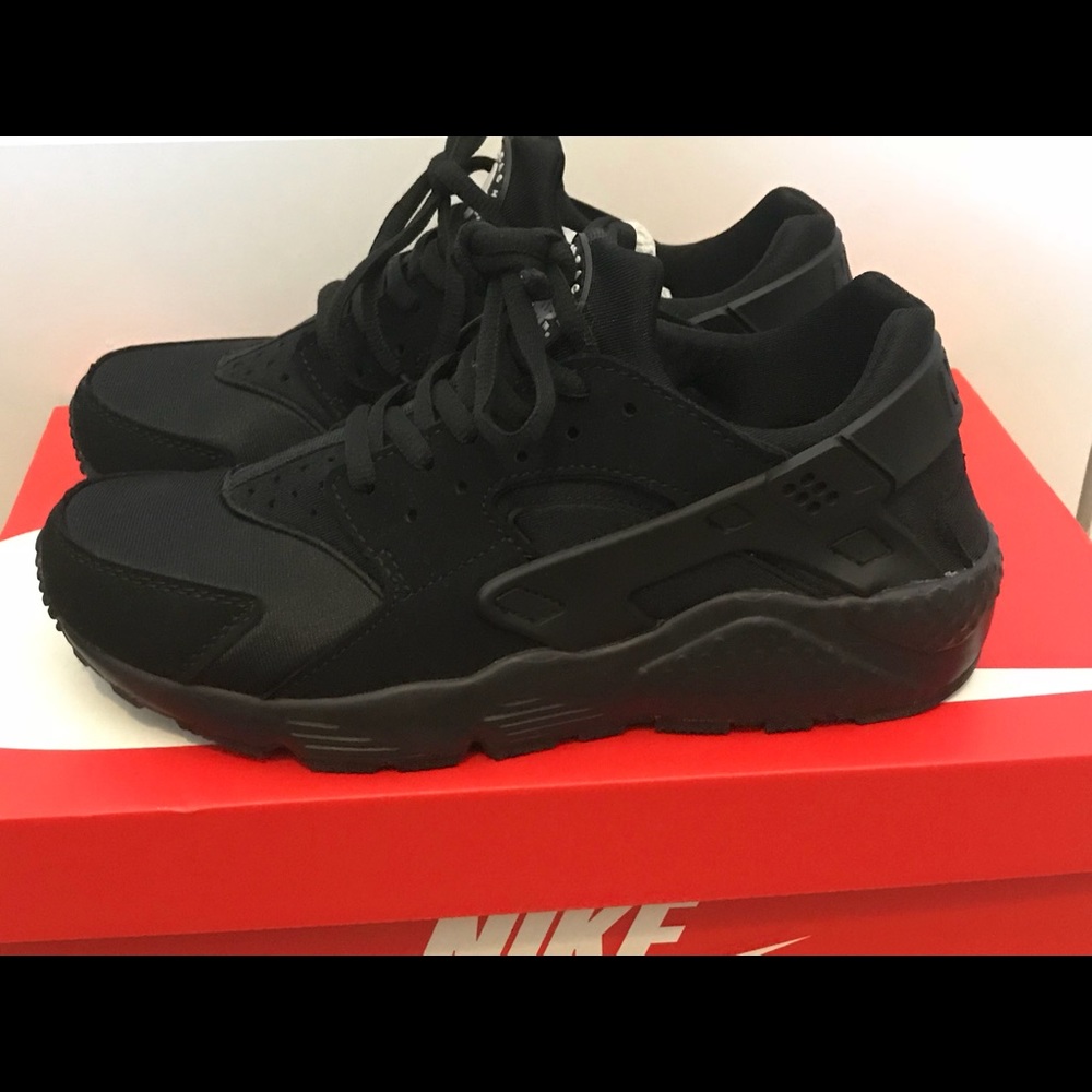 All black Nike huaraches